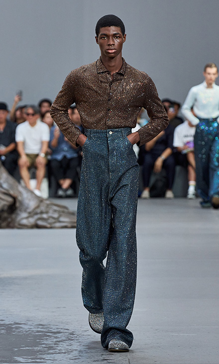 تصميم جريئة وغير مألوفة من LOEWE لموسم ربيع وصيف 2024